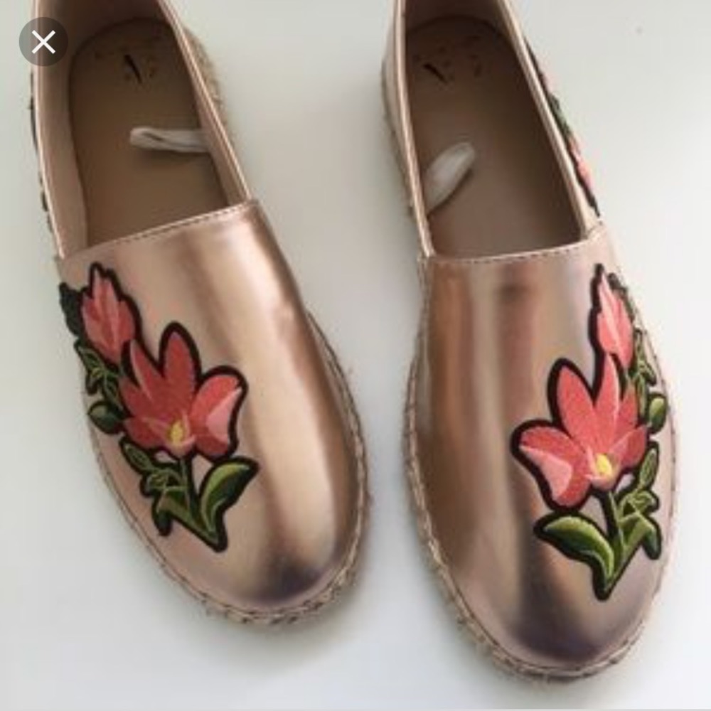 Rose gold embroidered shoe